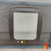 Moskitiery Kraków - moskitiery drzwiowe z przejściem dla zwierząt