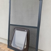 Moskitiery Kraków - moskitiery drzwiowe z przejściem dla zwierząt