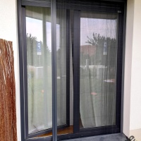 Moskitiery Kraków - moskitiery drzwiowe plisowane