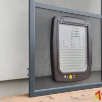 Moskitiery Kraków - moskitiery drzwiowe z przejściem dla zwierząt