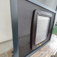 Moskitiery Kraków - moskitiery drzwiowe z przejściem dla zwierząt